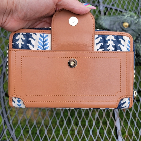 Spartina 449 Leather Wallet Crossbody bag - Picture 3 of 10